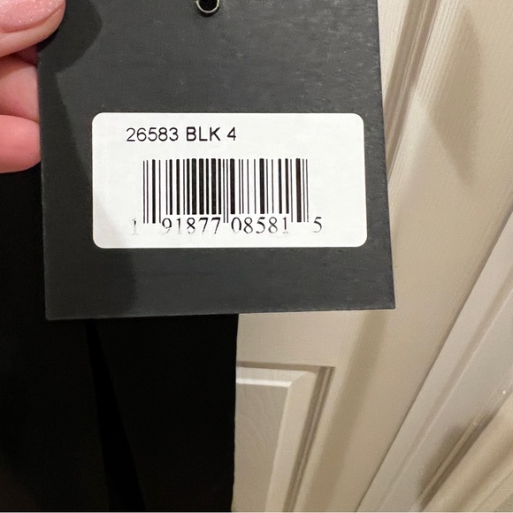 MAC DUGGAL NWT 26583 Black Sleeveless Crystal Scoop Column Gown SIZE 4 - Picture 9 of 11